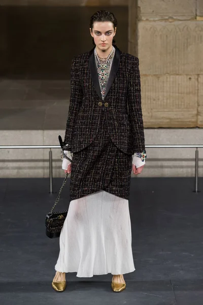 Look 19